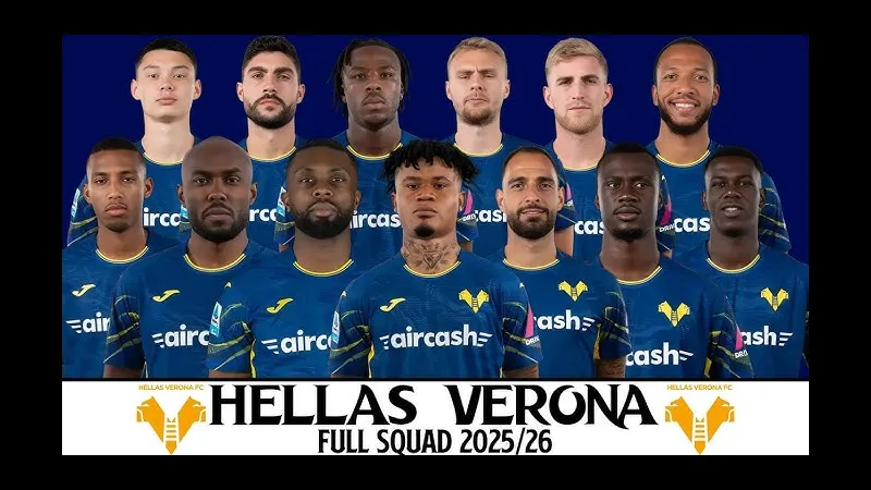 Cầu thủ Verona và Udinese đấu tranh gay gắt trên sân cỏ